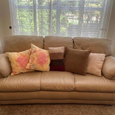 Sale Photo Thumbnail #8: Excellent condition. Matching chair and ottoman also available for $125!