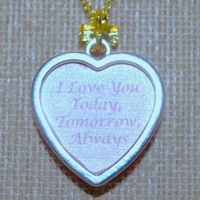 Pink & Red Roses Faceted Covered Heart PENDANT (1½" x 1") on a Gold Tone Necklace Chain 18" L