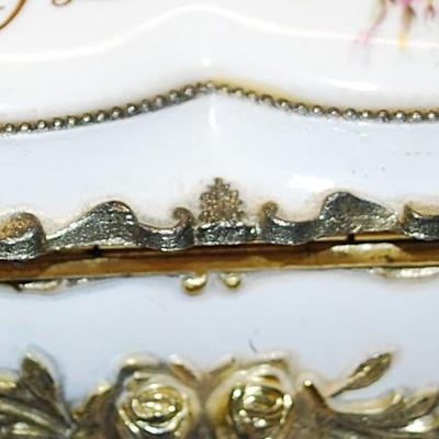 Heart Shape HINGED Trinket/Music Box Combo 3 ¾" L x 3½" W x 2¼" H -- Plays "HAPPY BIRTHDAY" -- "The San...