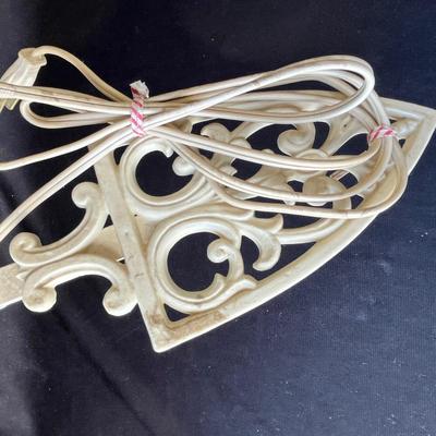 Lot 67 Plastic 70s Country wall lamp