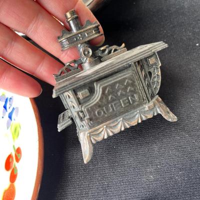 Lot 70 Metalware items