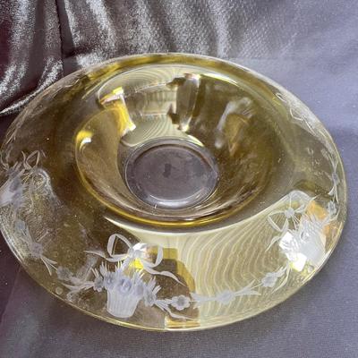 Lot 77 Westmoreland Basket rolled bowl