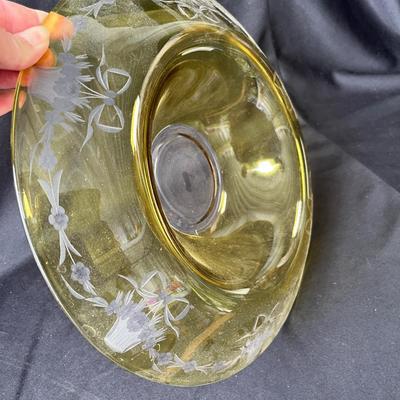 Lot 77 Westmoreland Basket rolled bowl