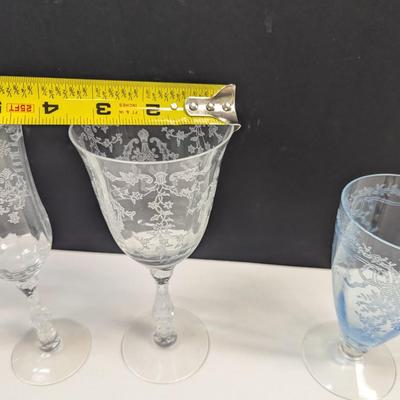 Sale Photo Thumbnail #1078: 6 clear glasses & 4 Blue glasses
Some do have chips