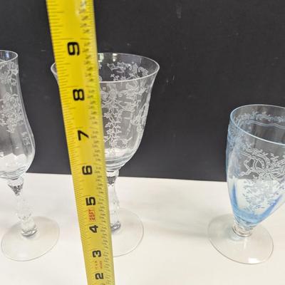 Sale Photo Thumbnail #1077: 6 clear glasses & 4 Blue glasses
Some do have chips