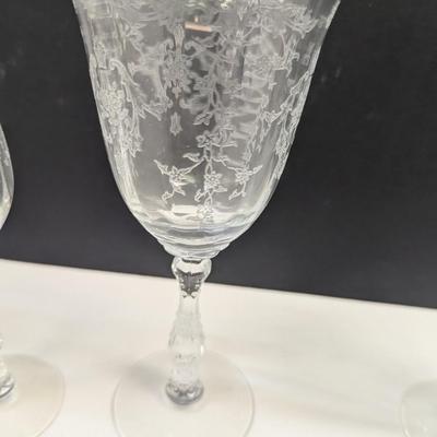 Sale Photo Thumbnail #1072: 6 clear glasses & 4 Blue glasses
Some do have chips