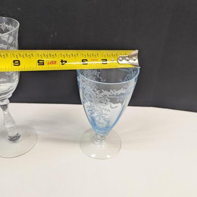 Sale Photo Thumbnail #1076: 6 clear glasses & 4 Blue glasses
Some do have chips