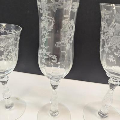 Sale Photo Thumbnail #1073: 6 clear glasses & 4 Blue glasses
Some do have chips