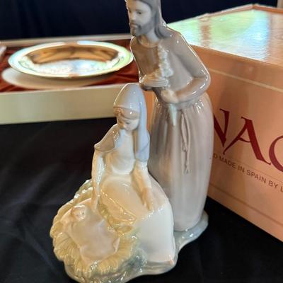 Sale Photo Thumbnail #302: 9” Tall with Box