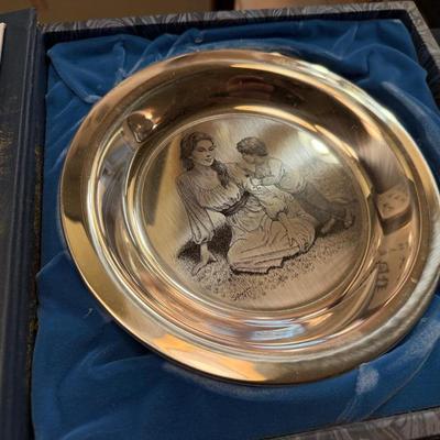 Sale Photo Thumbnail #602: “Mother and Child” by Jane Spencer - 174 grams total