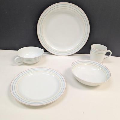Sale Photo Thumbnail #1146: 5 soup bowls, 1 plate, 2 bowls and 6 cups