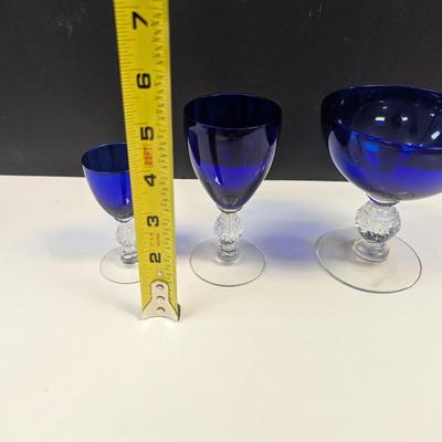 Sale Photo Thumbnail #1161: 7 - 4" glasses, 6 - 5" glasses and 8 - 5" tall and diameter is 4"