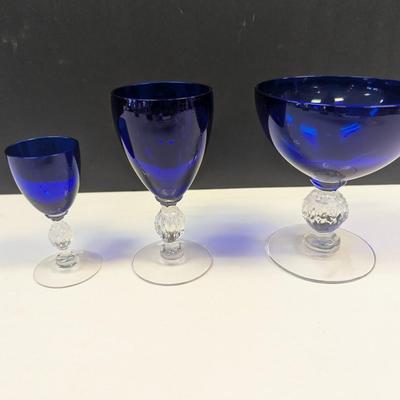 Sale Photo Thumbnail #1157: 7 - 4" glasses, 6 - 5" glasses and 8 - 5" tall and diameter is 4"