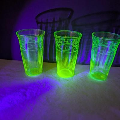 Sale Photo Thumbnail #1233: NEEDLE-ETCHED * 1920’S-30’S GREEN JUICE GLASSES