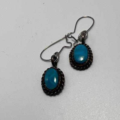 Bill & Lou Zuni Coral Cluster Plus Sterling Earrings & Malachite Pendant (ST-RG)