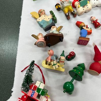 Sale Photo Thumbnail #668: Lot of Small Christmas Decorations
