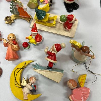 Sale Photo Thumbnail #670: Lot of Small Christmas Decorations