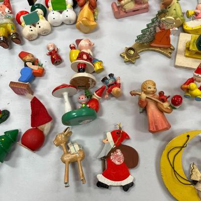 Sale Photo Thumbnail #669: Lot of Small Christmas Decorations