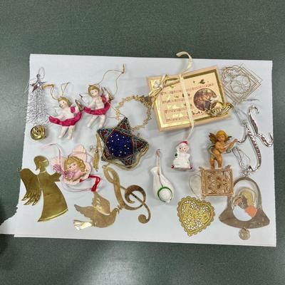 Sale Photo Thumbnail #684: Lot of Christmas Decorations