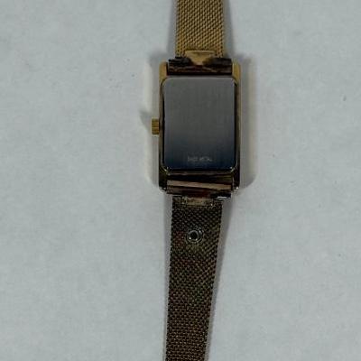 Sale Photo Thumbnail #17: Quartz Water Resistant watch, not running (most likely needs a new battery). Very nice band, watch is in very good physical condition. Stem pulls out and hands can be set.