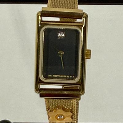 Sale Photo Thumbnail #20: Quartz Water Resistant watch, not running (most likely needs a new battery). Very nice band, watch is in very good physical condition. Stem pulls out and hands can be set.