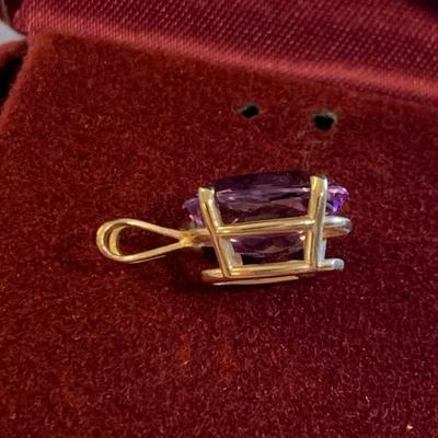 10k Yellow Gold Pendant - 2.4 grams