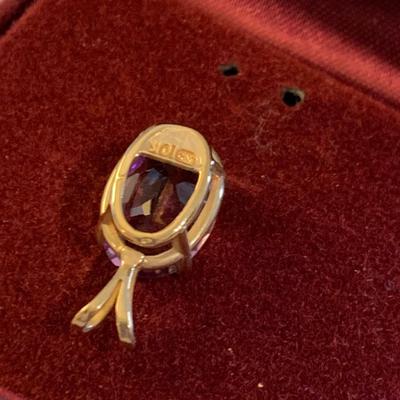 10k Yellow Gold Pendant - 2.4 grams