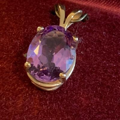 10k Yellow Gold Pendant - 2.4 grams