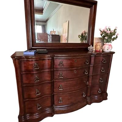 Furniture - 12-drawer Dresser w/Mirror & Decor Master Bedroom