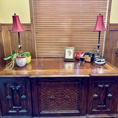 Furniture - Office Desk and Decor