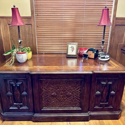 Furniture - Office Desk and Decor