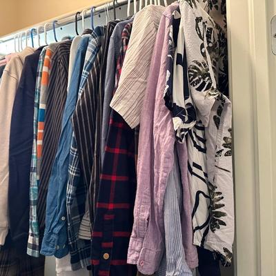 Closet -Youth Small &Medium Clothing w/small dresser
