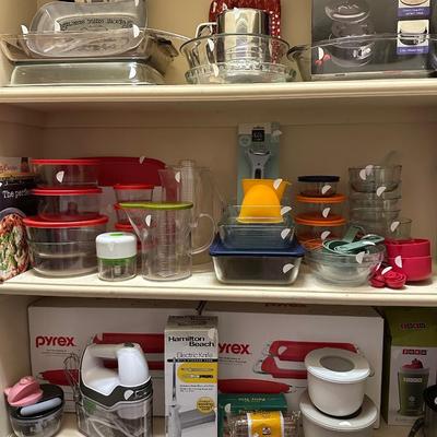 Kitchen - pantry w/ pyrex - Lot 1