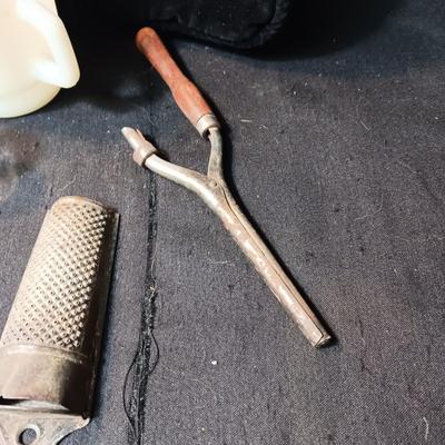 ANTIQUE AND VINTAGE ITEMS