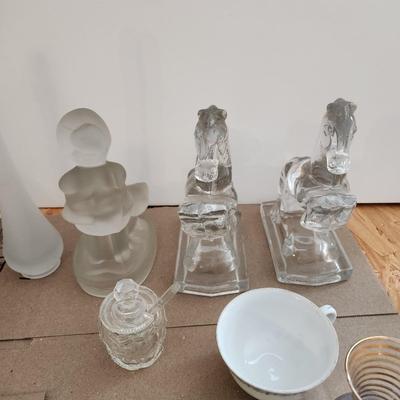 lot of Collectable Glassware Horse Bookends , Jeanette Glass Swan Candy Dish, L.E. Smith Frosted Glass Girl w Swans