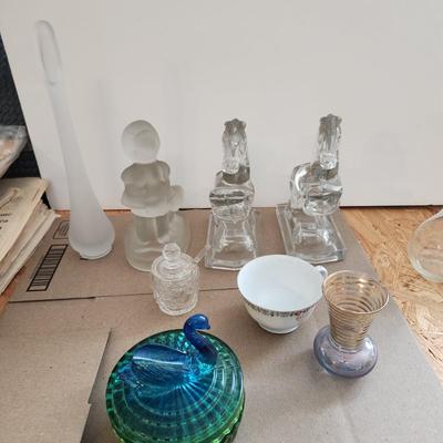 lot of Collectable Glassware Horse Bookends , Jeanette Glass Swan Candy Dish, L.E. Smith Frosted Glass Girl w Swans