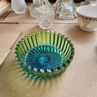 lot of Collectable Glassware Horse Bookends , Jeanette Glass Swan Candy Dish, L.E. Smith Frosted Glass Girl w Swans