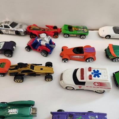 Lot of Hot Wheels and Others Small Toys Vehicles with Hot Wheels Case