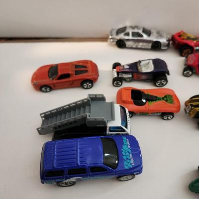 Lot of Hot Wheels and Others Small Toys Vehicles with Hot Wheels Case