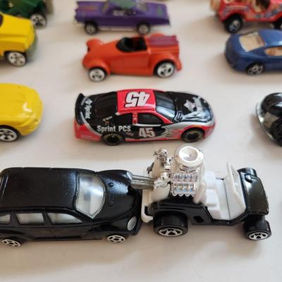 Lot of Hot Wheels and Others Small Toys Vehicles with Hot Wheels Case