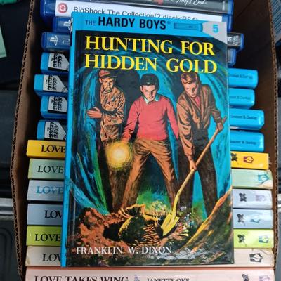 PS4 GAMES AND BOOKS