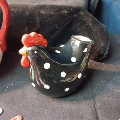 CERAMIC ROOSTER PITCHER, MEASURING SPOONS AND CREAMER