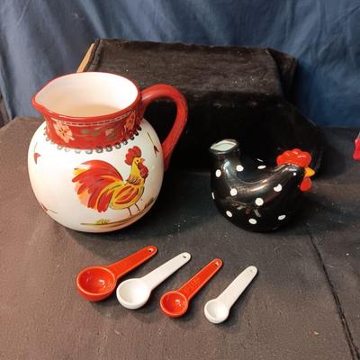CERAMIC ROOSTER PITCHER, MEASURING SPOONS AND CREAMER