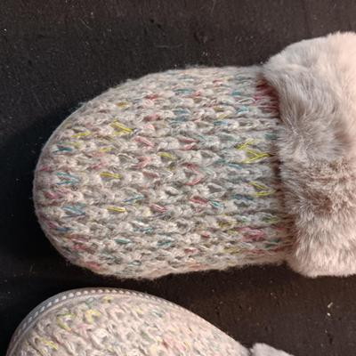 LIKE NEW SKECHERS LADIES SLIPPERS SIZE 7