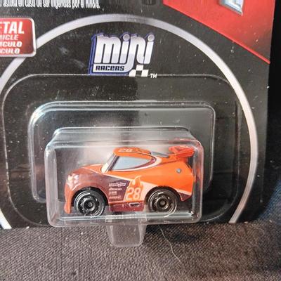2 DISNEY PIXAR CARS METAL MINI RACERS