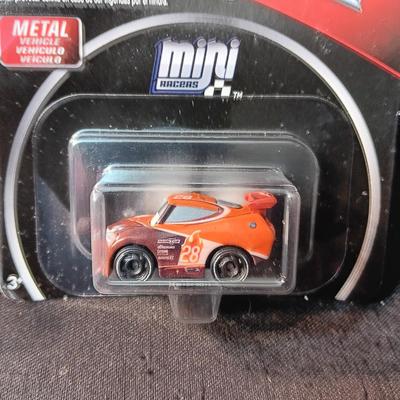 2 DISNEY PIXAR CARS METAL MINI RACERS