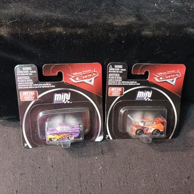 2 DISNEY PIXAR CARS METAL MINI RACERS