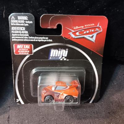 2 DISNEY PIXAR CARS METAL MINI RACERS
