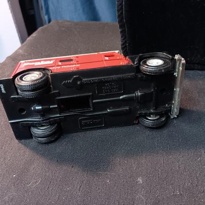 1918 DIE-CAST FORD TANKER AND DIE-CAST DUNBAR ARMORED COIN BANK (missing key and plug)