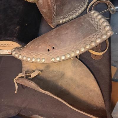 PAIR OF LEATHER TAPADEROS